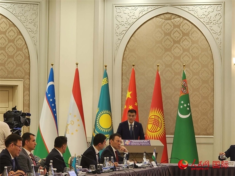 中國駐烏茲別克斯坦大使于駿致辭。人民網(wǎng)記者 李強攝