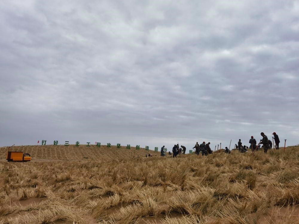 △2023年9月23日，河西走廊—塔克拉瑪干沙漠邊緣阻擊戰(zhàn)在甘肅武威市民勤縣正式啟動(dòng)。