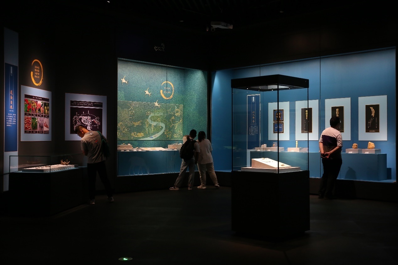 觀眾正在參觀展覽。國家文物局供圖