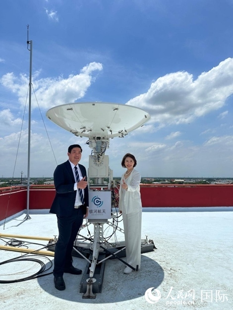 中泰兩國校企合作共贏。左為馬漢科理工大學校長帕納威·普卡亞多，右為銀河航天聯(lián)合創(chuàng)始人劉暢。人民網記者 簡承淵攝