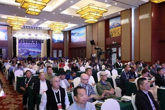  6月15日，“長白山·世界地質(zhì)公園、世界生物圈保護(hù)區(qū)可持續(xù)發(fā)展會議”現(xiàn)場。新華社發(fā)