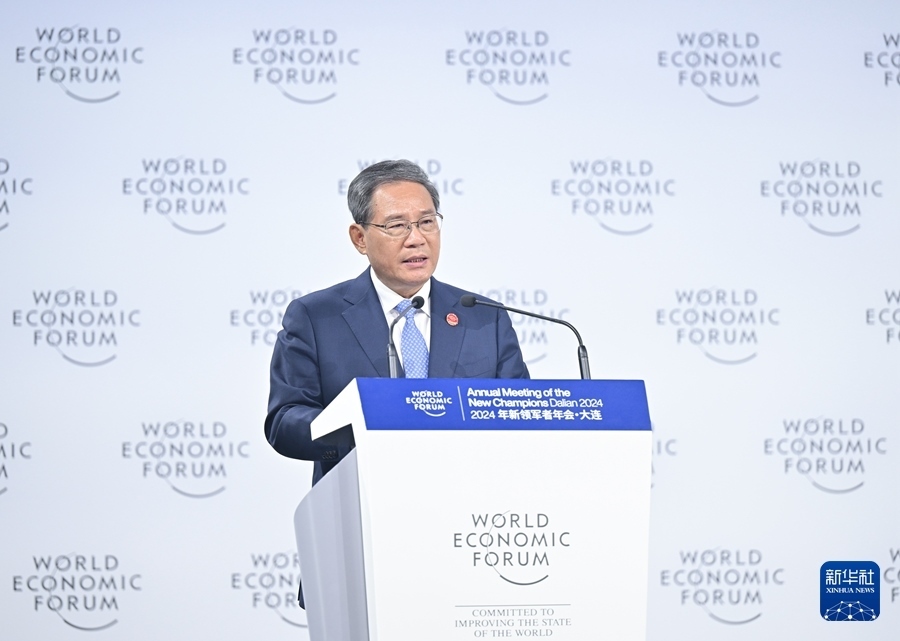 6月25日，國(guó)務(wù)院總理李強(qiáng)在大連出席2024年夏季達(dá)沃斯論壇開幕式并致辭。新華社記者 李響 攝