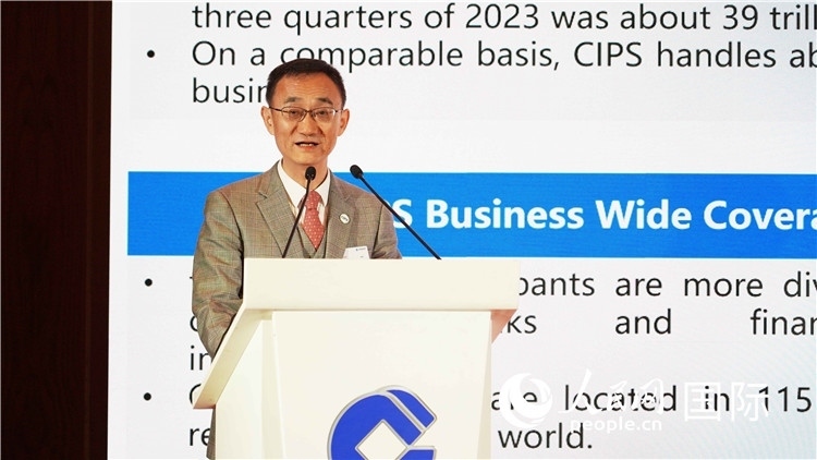跨境銀行間支付清算有限責(zé)任公司總裁許再越發(fā)言。 人民網(wǎng) 張茜 攝