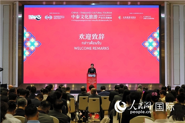 泰國文化部副部長普洛伊·塔尼庫發(fā)表演講。