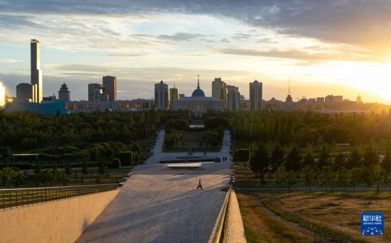 這是7月2日拍攝的哈薩克斯坦首都阿斯塔納的天際線。新華社記者 白雪騏 攝