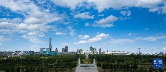 這是7月1日拍攝的哈薩克斯坦首都阿斯塔納的天際線。新華社記者 王建華 攝