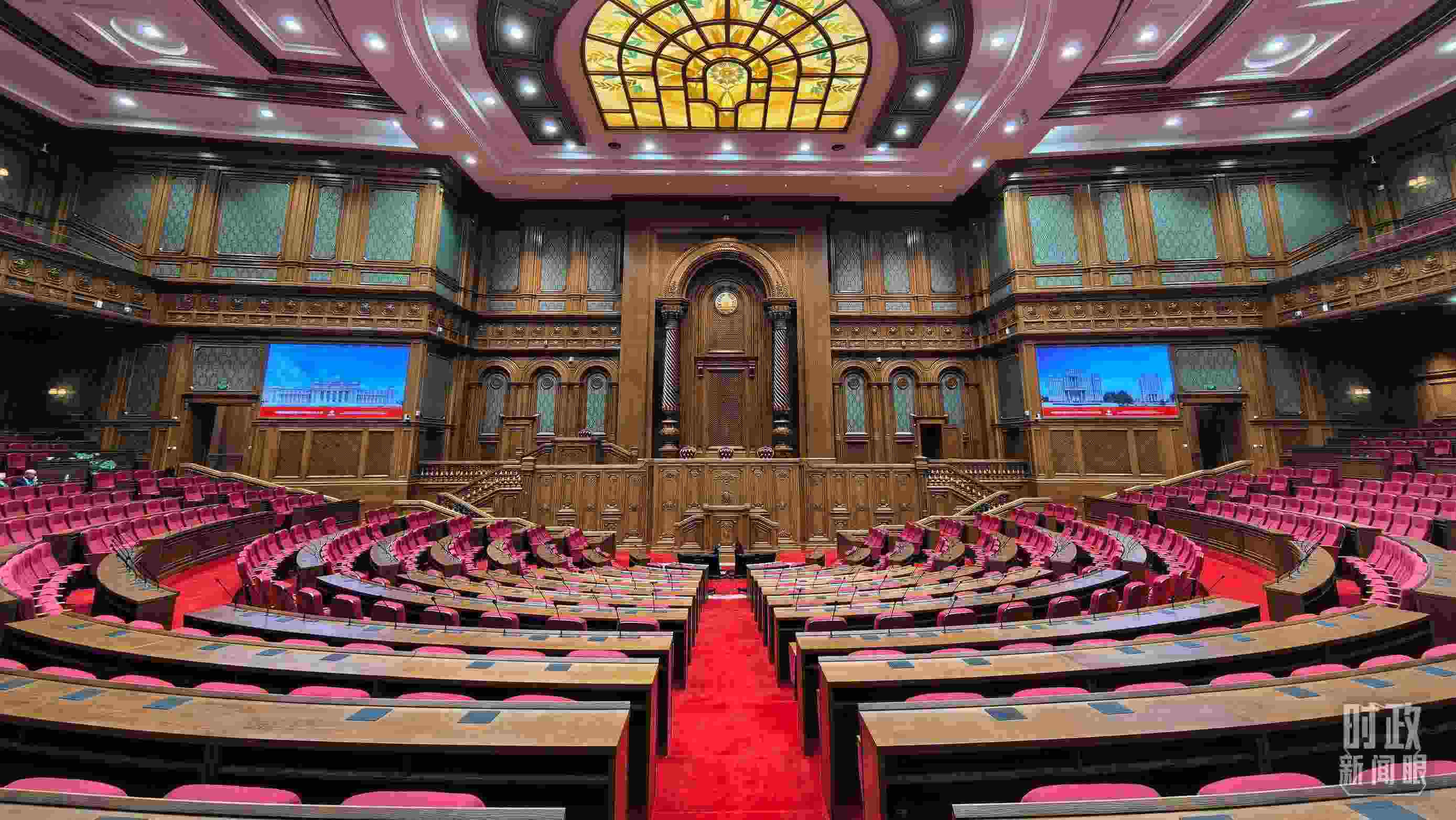 △中方援建塔議會大樓內(nèi)的聯(lián)席議會廳。（總臺央視記者陸泓宇拍攝）