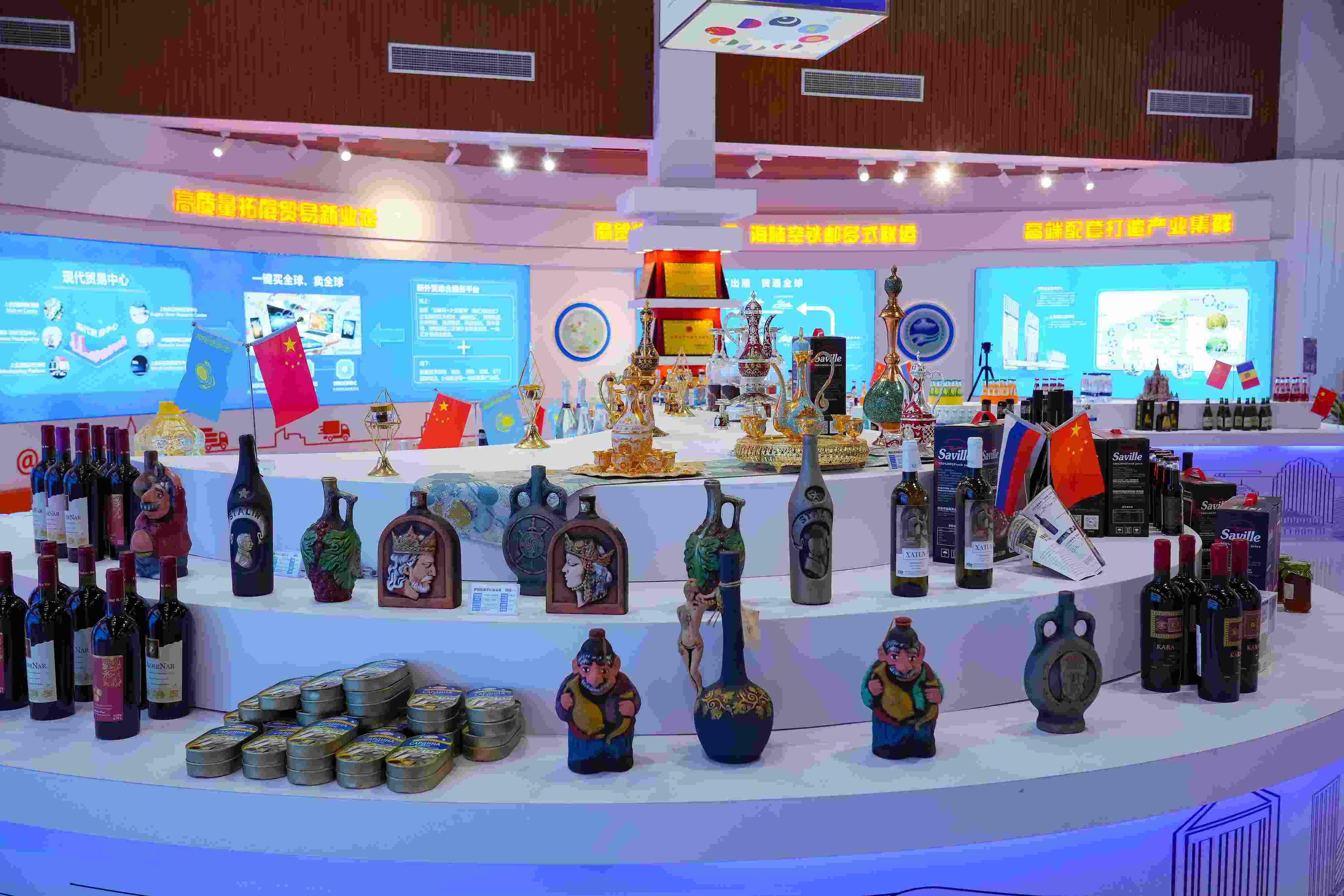 2022年10月19日，青島，上合示范區(qū)展出的上合組織國家特色商品。