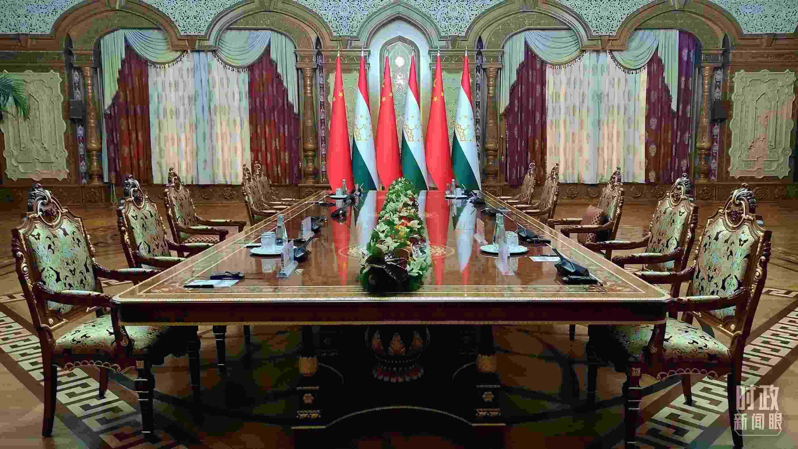 △中塔元首小范圍會談開始前。（總臺央視記者薛冠南拍攝）