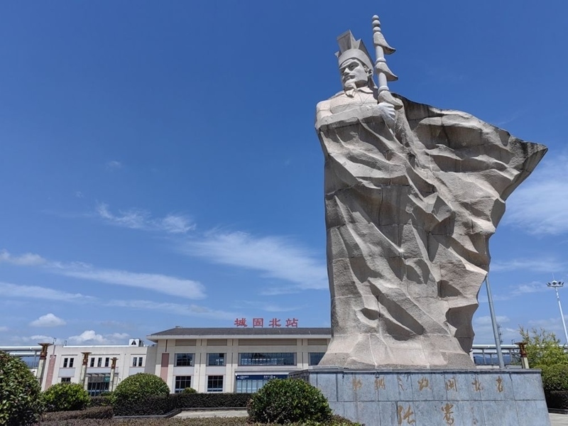 張騫雕塑。新華社記者 孫正好 攝