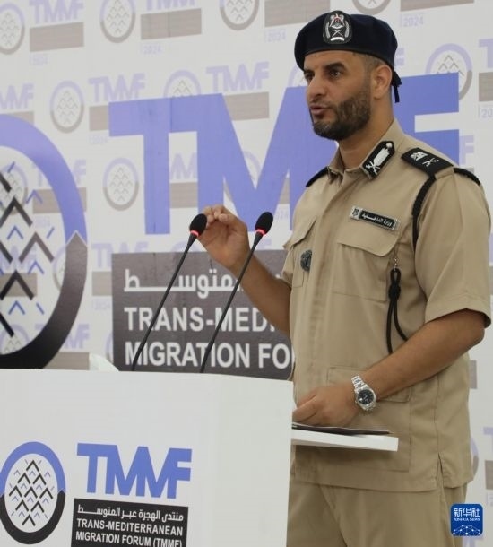 7月10日，利比亞內(nèi)政部長(zhǎng)特拉貝爾西在首都的黎波里舉行的新聞發(fā)布會(huì)上講話。新華社發(fā)（哈姆扎·圖爾基亞攝）