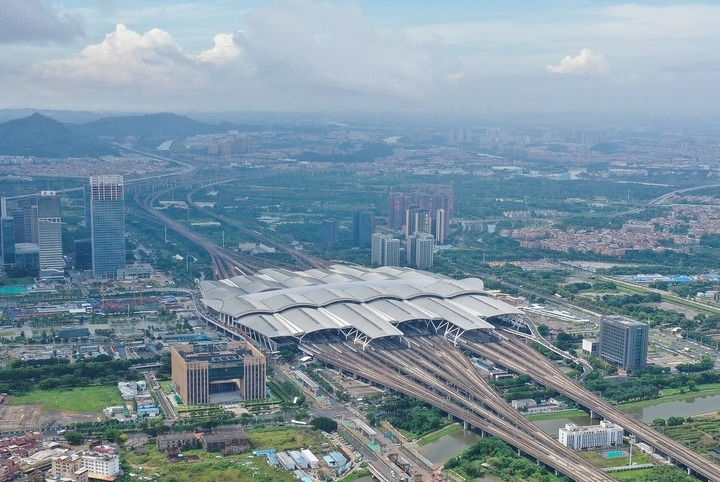 這是2024年6月23日拍攝的廣州南站（無(wú)人機(jī)照片）。新華社記者 劉大偉 攝