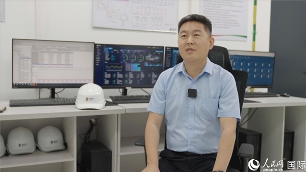 哈薩克斯坦能源投資公司副總經(jīng)理、總工程師張亮在接受人民網(wǎng)記者采訪。 人民網(wǎng)記者 葛泰佚攝