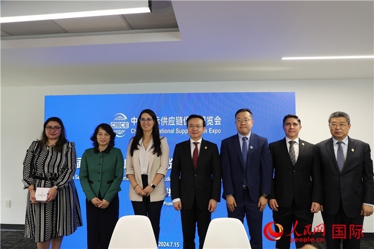 嘉賓合影。人民網 埃內斯托·多明戈斯攝