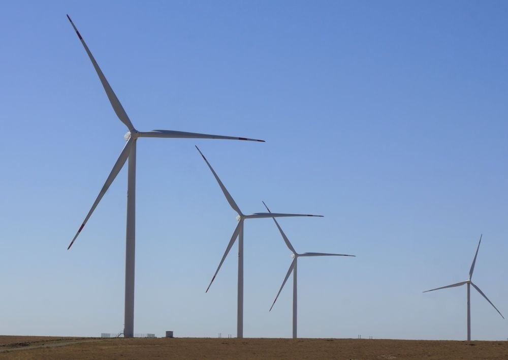 這是中哈合作的哈薩克斯坦札納塔斯100兆瓦風(fēng)電項(xiàng)目（2022年9月13日攝）。新華社發(fā)（德米特里·瓦西連科 攝）