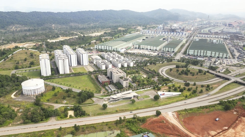 這是2024年6月13日在馬來西亞彭亨州拍攝的馬中關(guān)丹產(chǎn)業(yè)園（無人機(jī)照片）。新華社記者 程一恒 攝