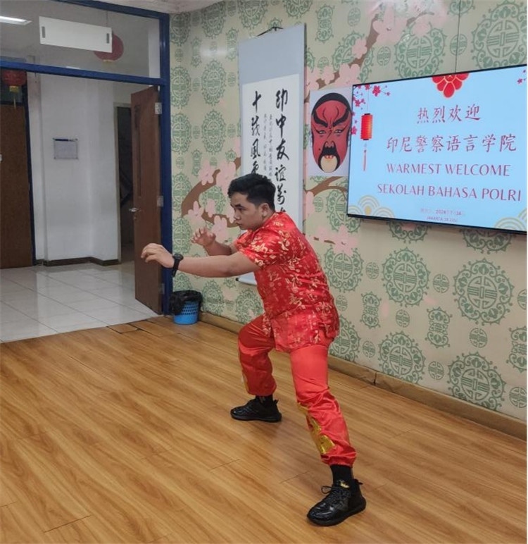 警察學(xué)員表演武術(shù)?；顒?dòng)主辦方供圖