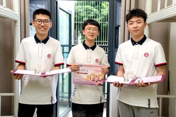 王子源（左）、母翰堯（中）、郭洋君（右）。清華大學(xué)供圖