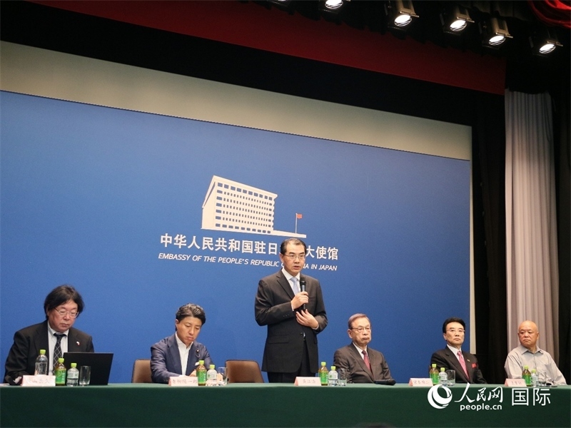 中國駐日本大使吳江浩（左三）致辭。人民網(wǎng) 許可攝