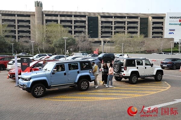 北汽南非進(jìn)行新車展示和試駕。人民網(wǎng) 劉暢攝