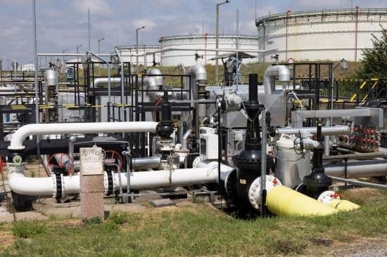 這是2022年5月24日在匈牙利薩茲豪隆包陶多瑙河煉油廠拍攝的連接匈牙利和俄羅斯的“友誼”輸油管道入口點。新華社發(fā)（弗爾季·奧蒂洛攝）