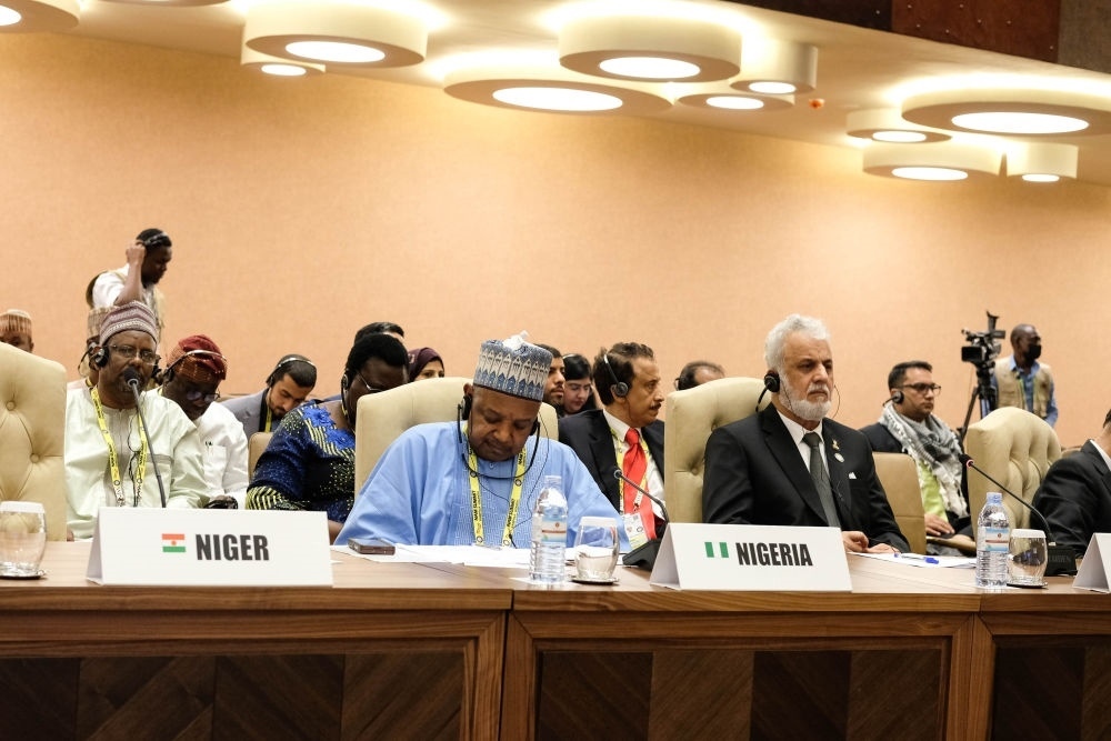 1月20日，與會代表出席在烏干達(dá)首都坎帕拉舉行的不結(jié)盟運(yùn)動第19次峰會閉幕式。新華社發(fā)（阿佳拉·納瓦達(dá)攝）