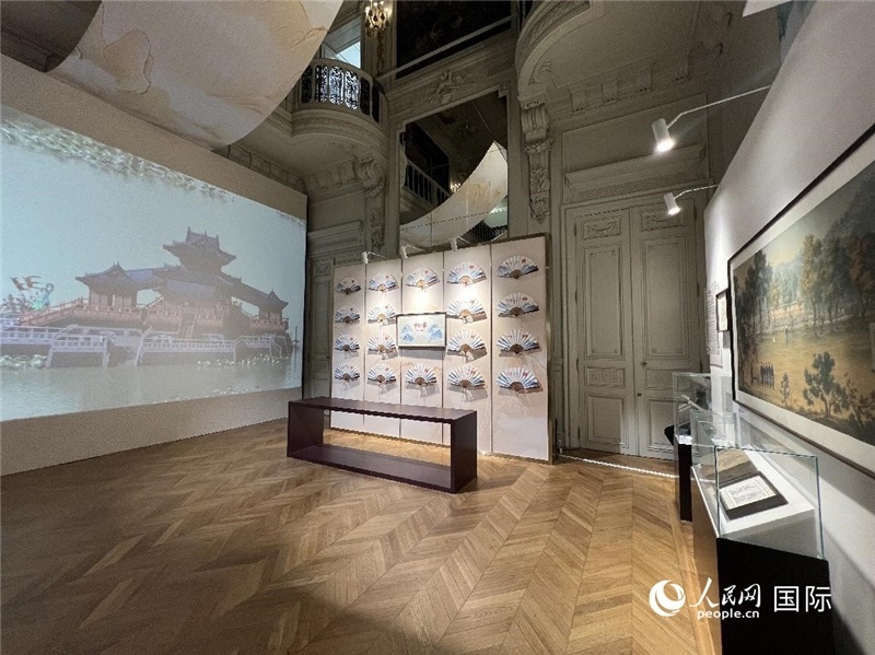 中國風(fēng)與法國經(jīng)典建筑相互融合。 人民網(wǎng)記者 何蒨攝