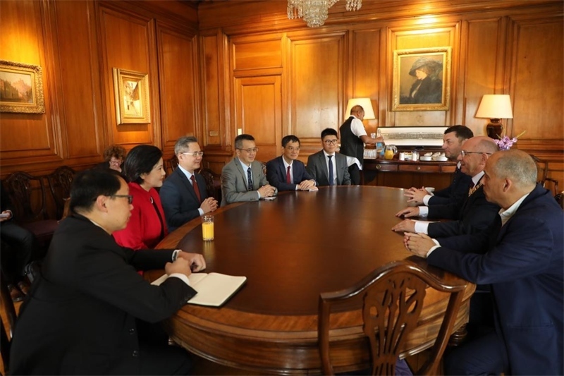 愛丁堡市政廳會見現(xiàn)場。中國駐英國使館供圖