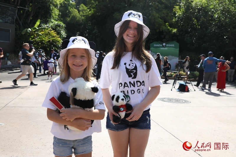 3、美國當(dāng)?shù)卦S多民眾來圣迭戈動物園看熊貓。 人民網(wǎng)記者 李志偉攝