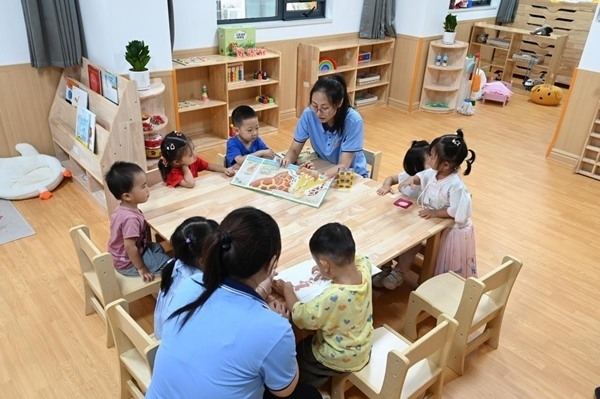 鄭州市金水區(qū)杜嶺街道工會專門開設了低幼兒童托管班。人民網記者王玉興攝