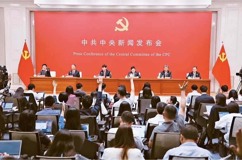 黨的二十屆三中全會(huì)是在以中國(guó)式現(xiàn)代化全面推進(jìn)強(qiáng)國(guó)建設(shè)、民族復(fù)興偉業(yè)的關(guān)鍵時(shí)期召開的一次十分重要的會(huì)議。圖為2024年7月19日，中共中央舉行新聞發(fā)布會(huì)，介紹和解讀黨的二十屆三中全會(huì)精神。 新華社記者 金立旺/攝