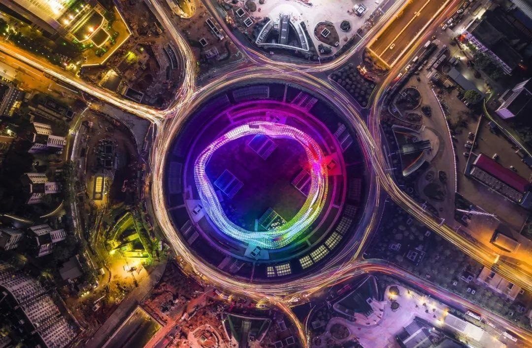 △武漢光谷正發(fā)展成為全國(guó)最大的光電子信息產(chǎn)業(yè)集群。