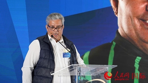 茨瓦尼市市長(zhǎng)委員會(huì)成員漢內(nèi)斯·科茲致辭。人民網(wǎng) 張茜攝