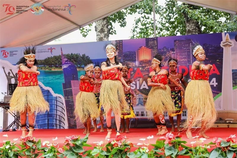 印尼在華留學(xué)生表演民族特色舞蹈。