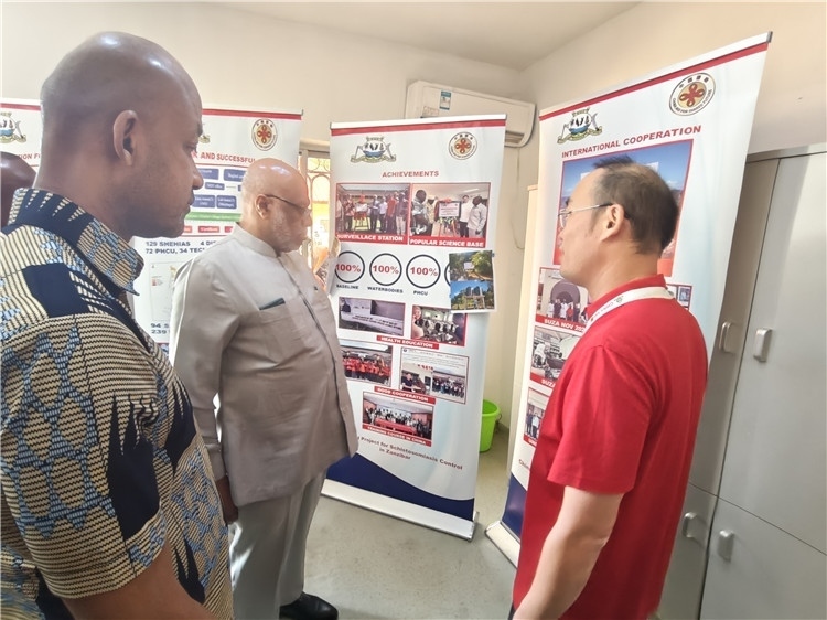 中方專家組組長(zhǎng)黃玉政介紹項(xiàng)目進(jìn)展。專家組供圖