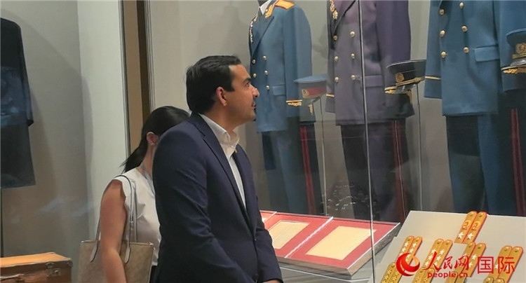 毛里求斯民議會議長阿德里安·夏爾·杜瓦爾參觀中國共產黨歷史展覽館。人民網 鐘文興攝