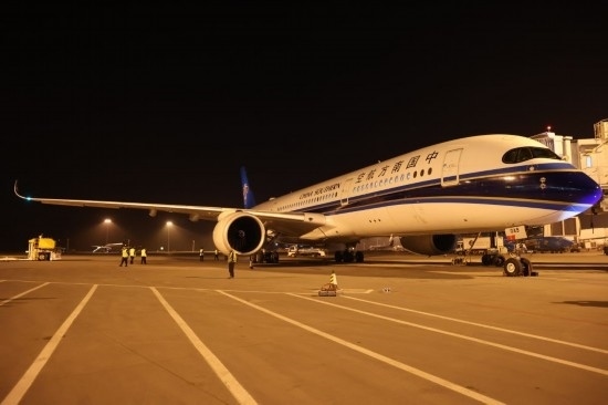 2024年4月24日晚，南航沈陽-法蘭克福CZ8021首航航班在沈陽桃仙國際機(jī)場準(zhǔn)備起飛。這是國內(nèi)航司在東北地區(qū)開通的首條直飛德國定期航線。