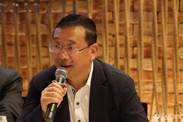 巴西文協(xié)主席上官建峰在座談會上致辭。人民網(wǎng)記者 陳海琪攝