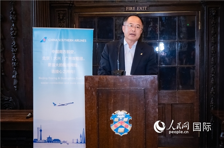 圖為中國駐倫敦旅游辦事處主任張力致辭。人民網(wǎng) 郭錦標攝