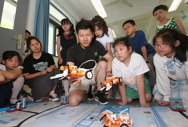 暑托班智能小車課。