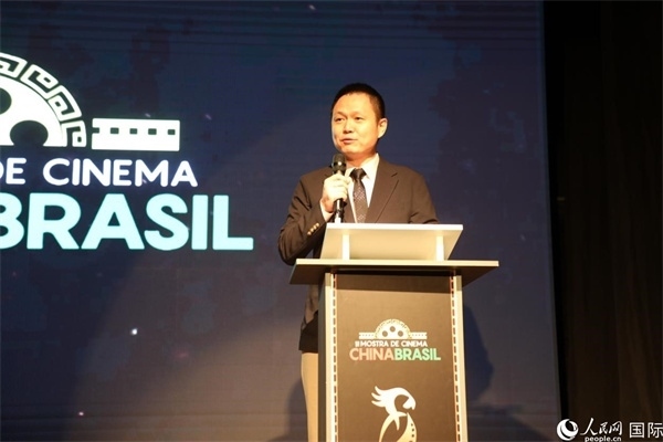 當(dāng)?shù)貢r(shí)間8月26日晚，中國駐里約總領(lǐng)館副總領(lǐng)事王尉育在第三屆中國－巴西電影展開幕式上致辭。 人民網(wǎng)記者 陳一鳴攝