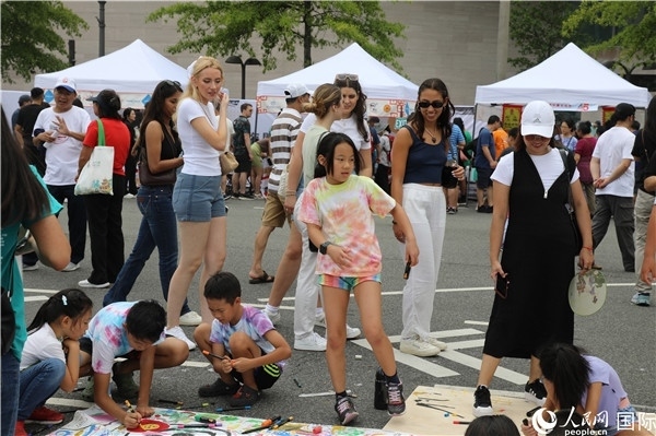 4、活動吸引了很多小朋友參加。 人民網(wǎng)記者 李志偉攝
