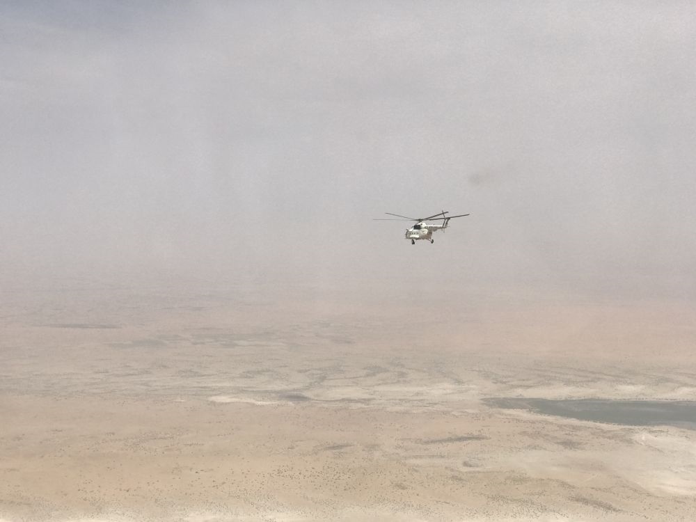 2017年8月8日，中國首支維和直升機(jī)分隊(duì)直升機(jī)飛行在蘇丹達(dá)爾富爾任務(wù)區(qū)上空。