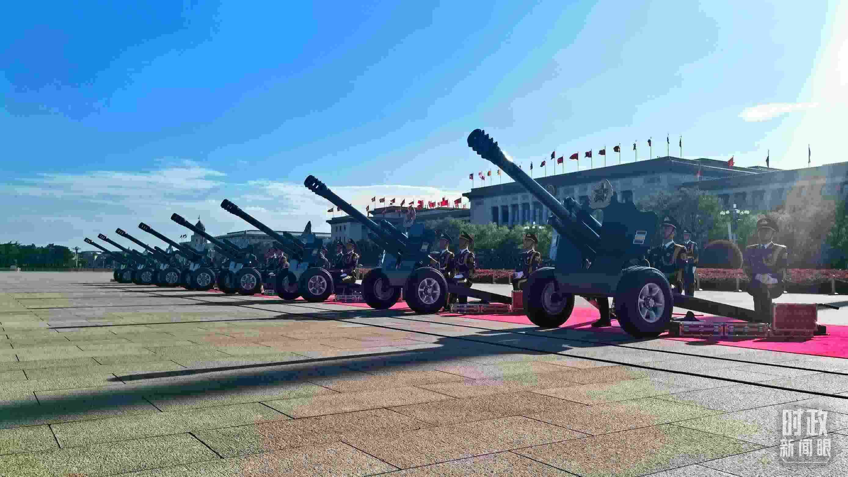 △天安門(mén)廣場(chǎng)的禮炮。（總臺(tái)央視記者王子杭拍攝）