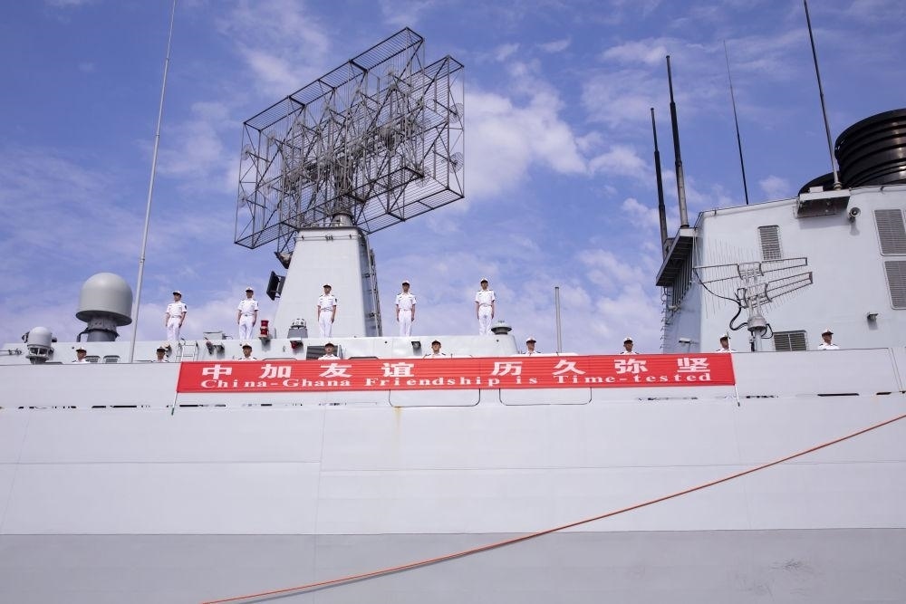 2023年6月27日，中國海軍第43批護(hù)航編隊(duì)抵達(dá)加納特馬港碼頭，開始對加納進(jìn)行為期4天的友好訪問。