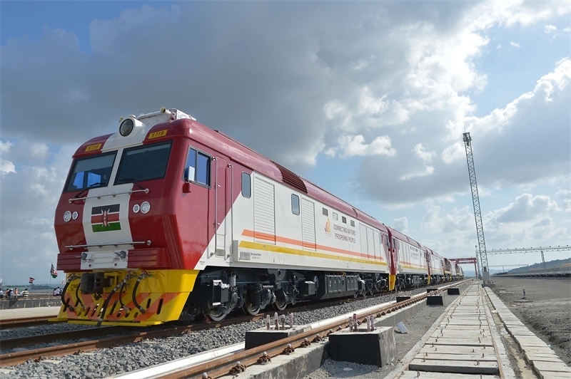 當(dāng)?shù)貢r(shí)間2017年5月30日，肯尼亞蒙巴薩，連接肯尼亞港口城市蒙巴薩和首都內(nèi)羅畢的蒙內(nèi)鐵路正式竣工通車。