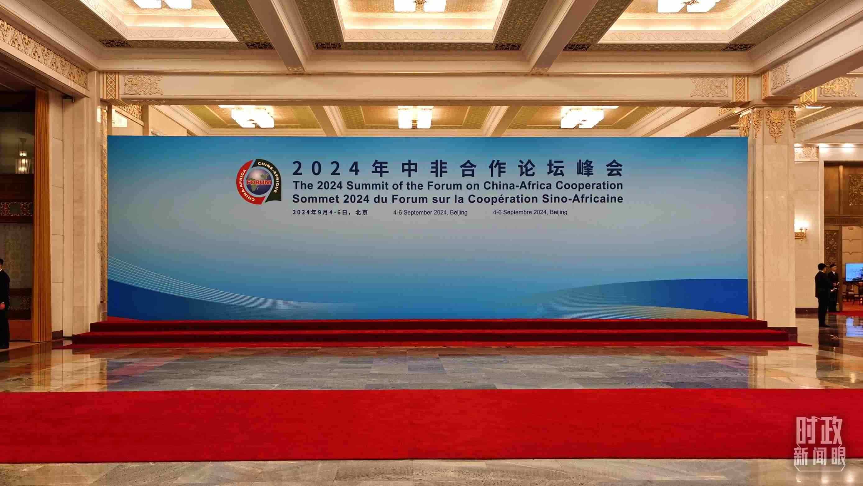  △開幕式前，與會領(lǐng)導(dǎo)人在這里集體合影。（總臺央視記者郭鴻拍攝）