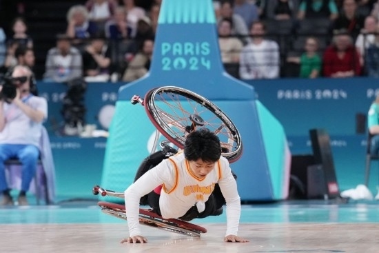 巴黎殘奧會｜“撞車、摔倒，我們都習慣了”