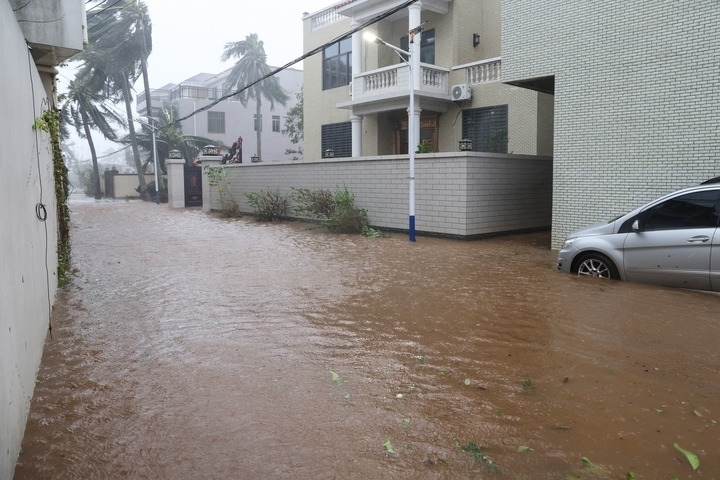 臺(tái)風(fēng)“摩羯”導(dǎo)致海南部分地區(qū)出現(xiàn)洪澇。新華社記者 張麗蕓 攝