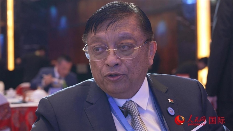 讓·路易·羅班松大使接受人民網(wǎng)專訪。人民網(wǎng) 張若涵攝